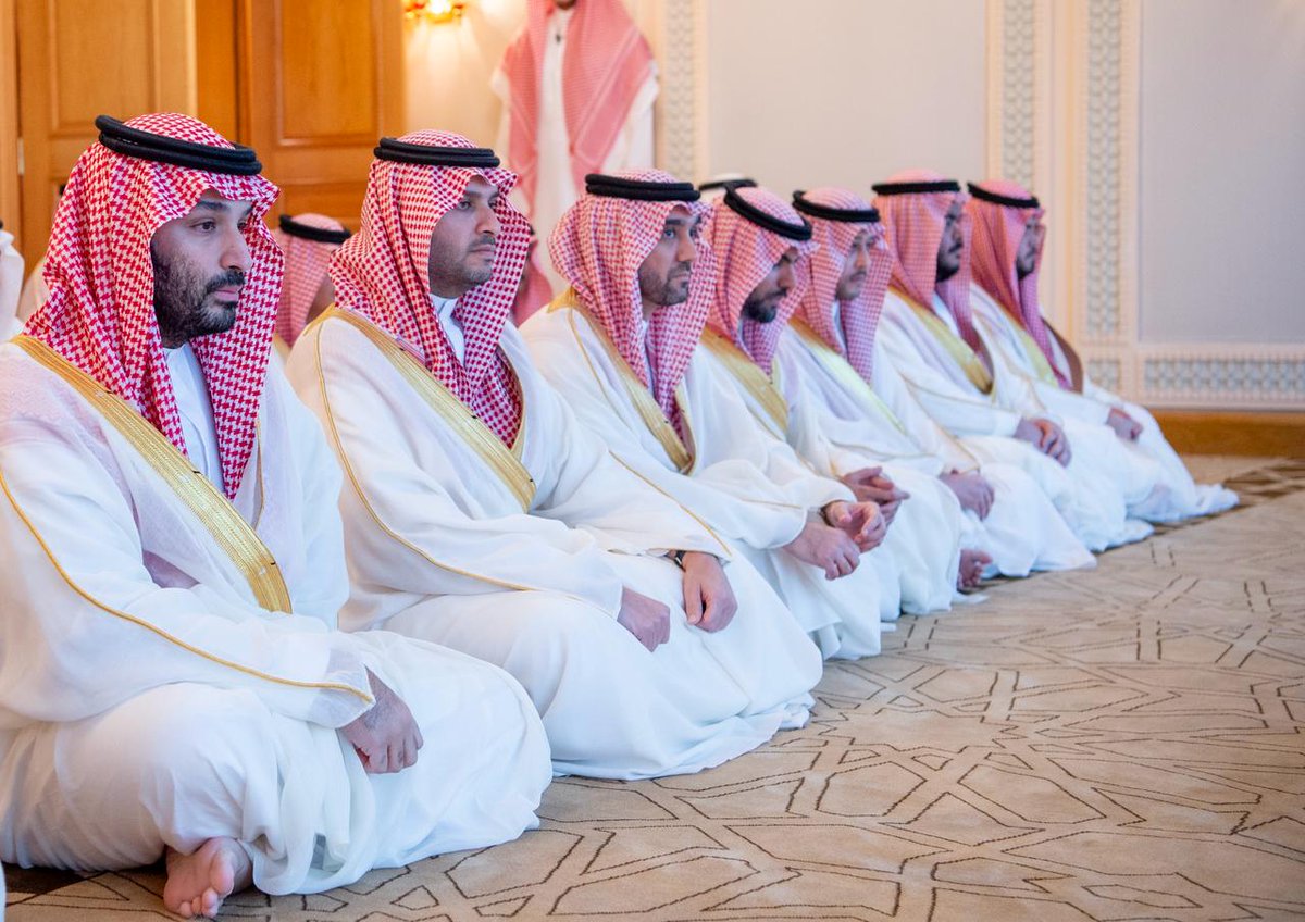 سمو سيدي #ولي_العهد الأمير #محمد_بن_سلمان‌ يؤدي صلاة #عيد_الفطر المبارك في المسجد الحرام بمكة المكرمة.
.
#عاد_عيدك_سيدي