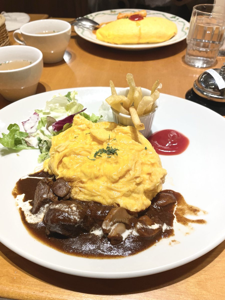 hirochick's tweet photo. 先日娘の学校説明会の後
『卵と私』でオムライスを
食べてから
一緒にART HOUSEさんへ
寄って来ました♪
⁡
3/24(火)まで開催中！
ー ー ー ー ー ー ー ー ー ー ー
ART HOUSE企画
 @archshop_jp 
『Message Card × Pazulette 4 Scenes』
@ARTHOUSE_horie 
2F gallery に�� https://t.co/lhDmPCTRAL