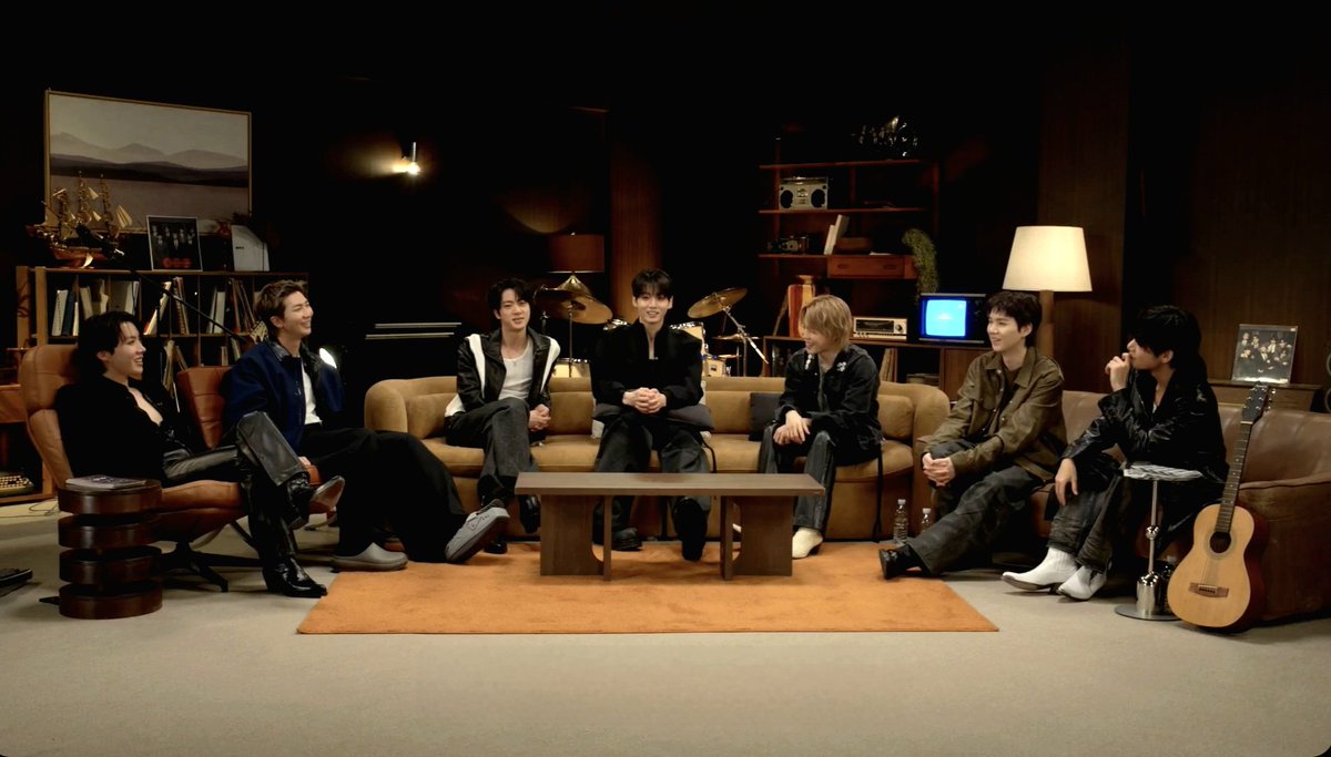 ELES VOLTARAM!!! 💜💜💜💜💜💜💜 #BTS #ARIRANG #BTSCOMEBACK #BTSISBACK