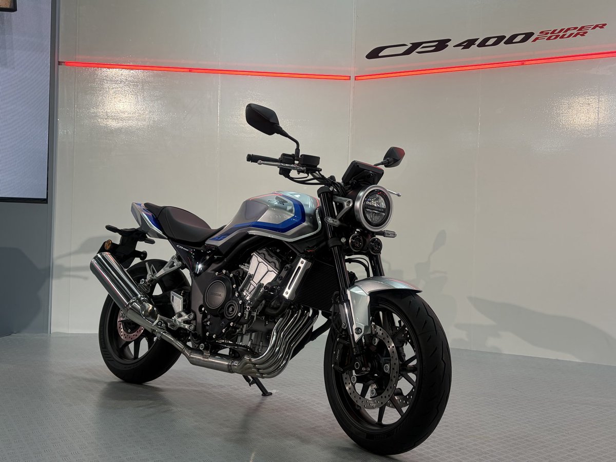 SPMASAO's tweet photo. 大阪モーターサイクルショーに行って来ましたよ!
#大阪モーターサイクルショー
#CB400SUPERFOUR https://t.co/I3LWD1BetR