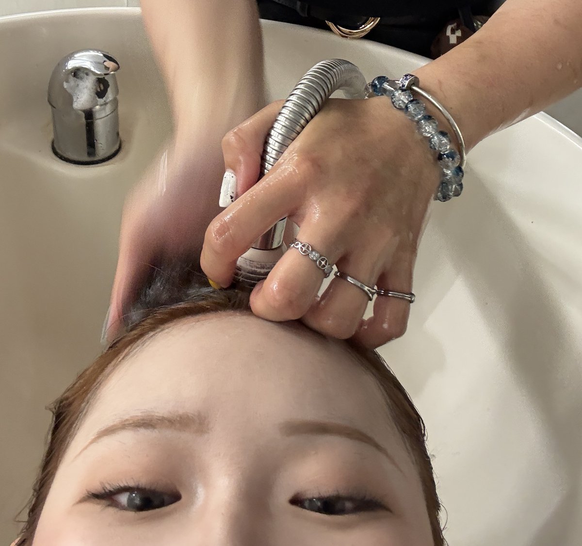 小跑出來了 tweet media