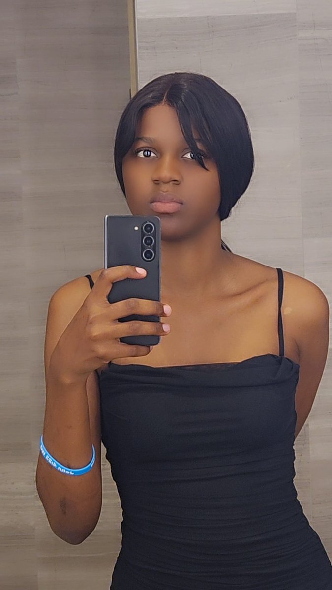 Merveille em's tweet media