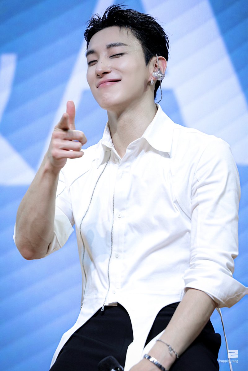 Hold up 20260314 6PM
진짜 다 좋은데 딱 하나만 고치자.

... 내 심장😇
#문종업 #MoonJongUp #文鐘業 #文钟业
#ムンジョンオプ #BAP #비에이피 #Holdup