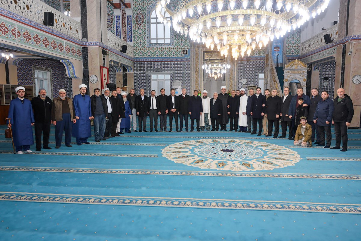 tevfikgoksu's tweet photo. Bayram namazımızı Esenler Merkez Camimizde eda ederek hemşehrilerimizle bayramlaştık, bayram sevincini hep birlikte yaşadık.

Bayramımız, bayram olsun. Hanelerimize huzur, gönüllerimize muhabbet, şehrimize bereket olsun. https://t.co/82ijDk6CzC