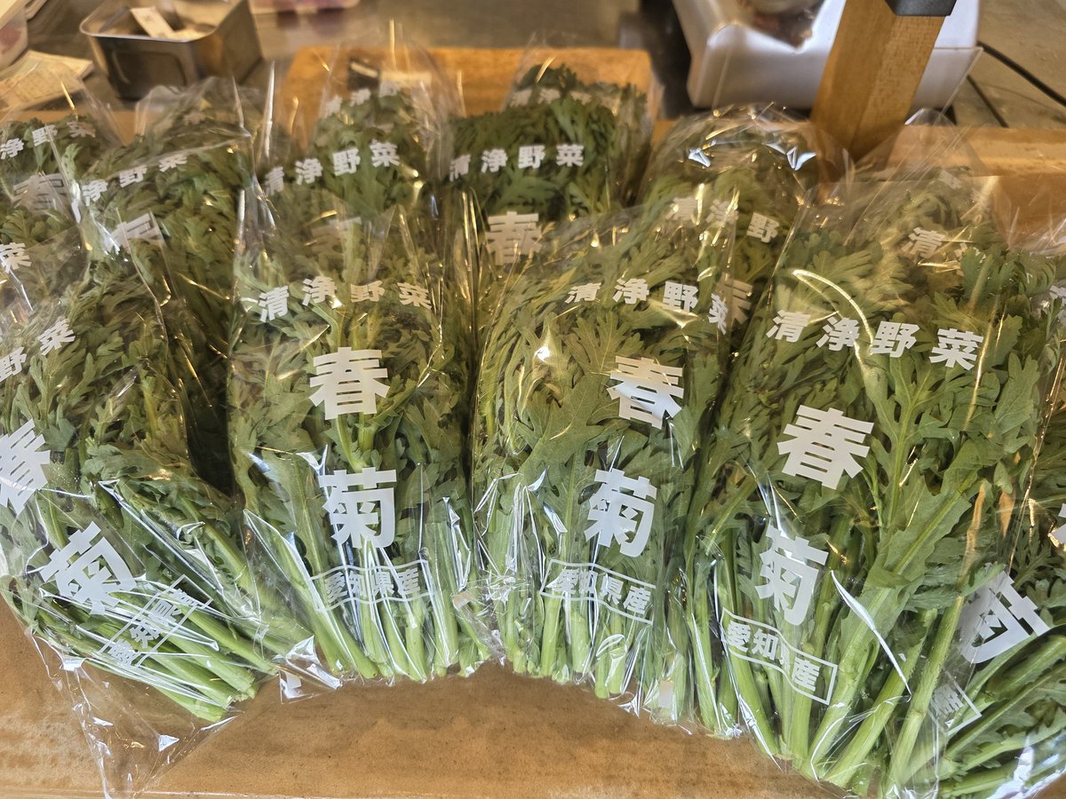 3月20日(金)夜から
｢岩手鴨と春菊の和えそば｣
販売します

たくさん春菊を仕入れましたので生の春菊と醤油味の鴨挽き肉を合わせて和えそばに
爽やかな苦味と濃いめの醤油味がいい感じに✨
春菊がなくなり次第終了となりますがおそらく日曜日夜まではあるかと思います

よろしくおねがいします