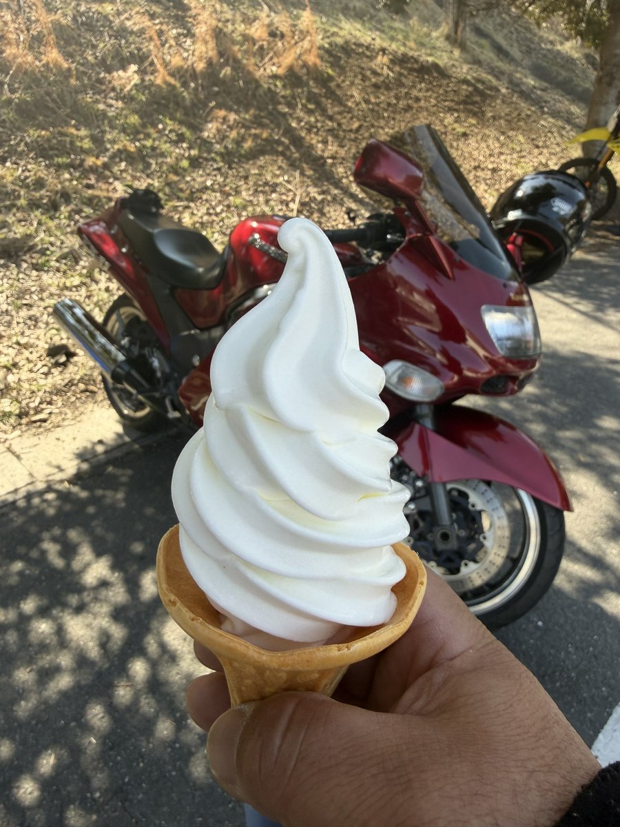 Yoshimi_R's tweet image. さて、いこか
#ソロツーリング　
#道の駅スプリングひよし　
#zx11 
#zzr1100d