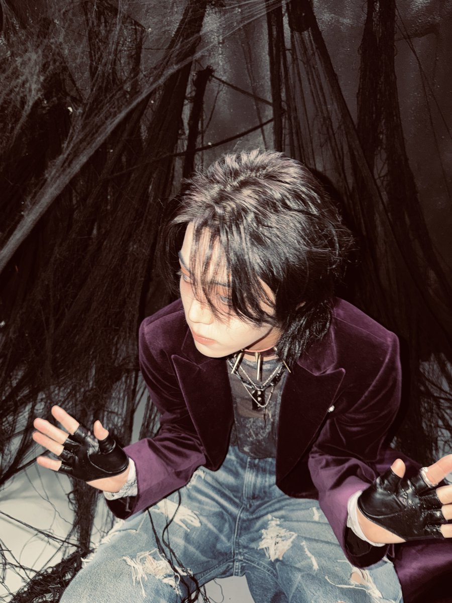 ALL(H)OURS tweet media