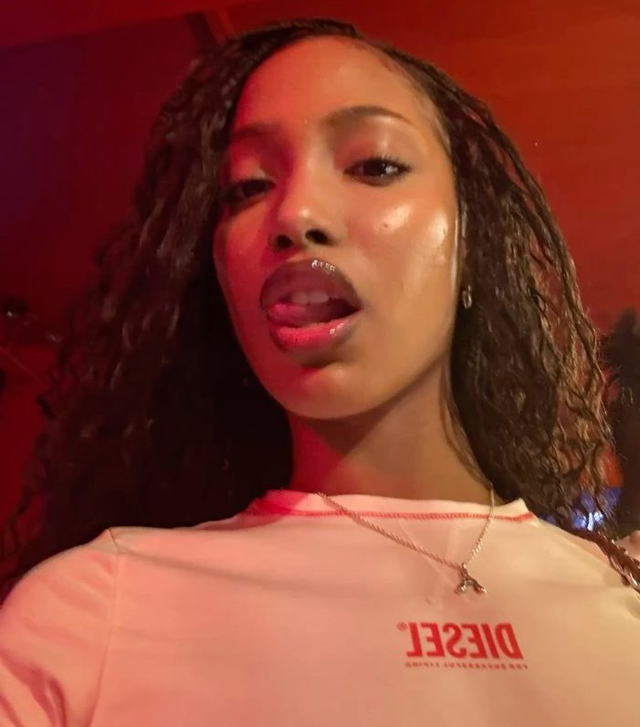 Deelish 💰 tweet media