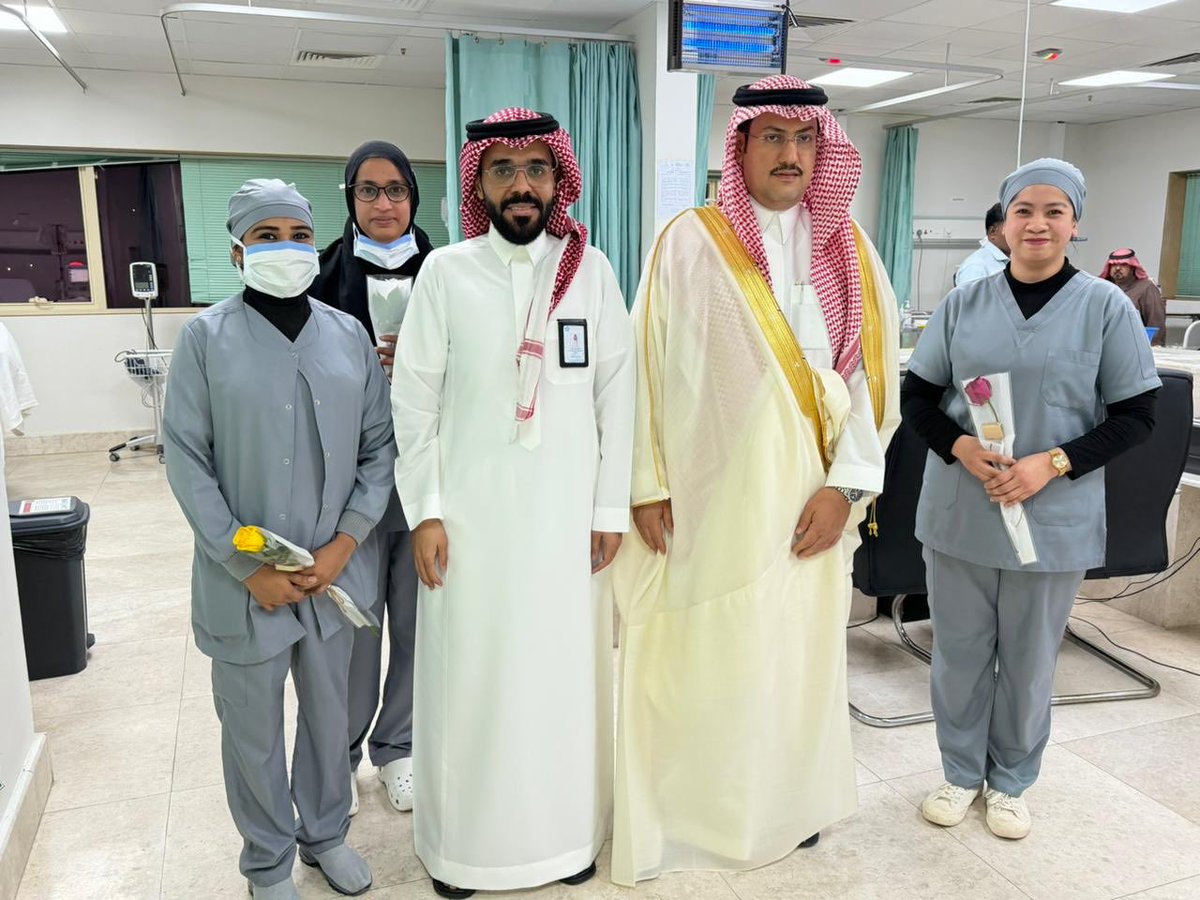 hotah_hosp's tweet photo. محافظ حوطة بني تميم المكلّف أ. خالد بن عبدالعزيز بن خنين يزور المرضى المنومين، ويقدّم لهم التهاني بمناسبة#عيد_الفطر_المبارك. وذلك بحضور مدير المستشفى أ/عبدالله العنيزان https://t.co/t5SopqcKyH