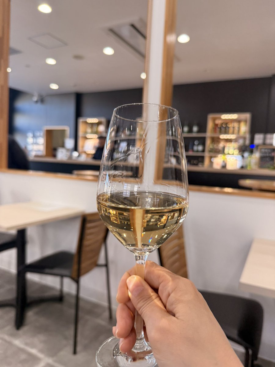 minyonmini's tweet photo. エーデルワインの試飲が最高です
生ワイン白マジで飲んで
香り楽しんで https://t.co/bnN42GbHAT