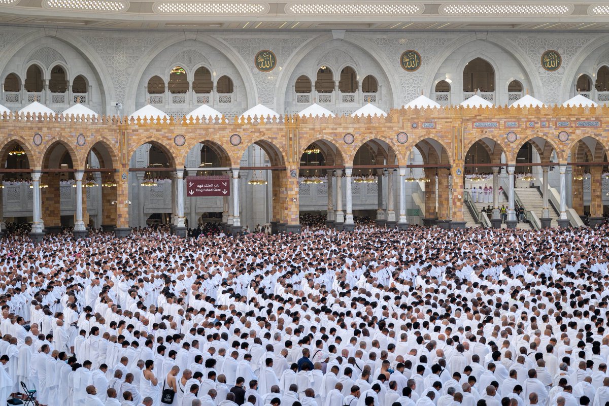 SaudiNewsFR's tweet image. 📸 Des millions de fidèles présents pour la prière et le sermon d'Al #Aïd Al Fitr à la mosquée sacrée de #Makkah 🕋 tôt ce matin