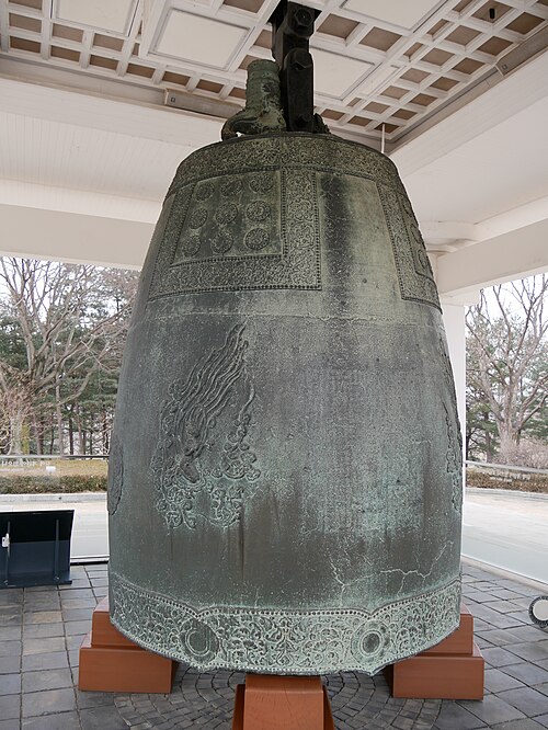 saysaynob's tweet photo. Asiq la canción No. 29° es x la campana del Rey Seongdeok q es preservado y designado como el Tesoro Nacional #29 de 🇰🇷. Produce un sonido peculiar y en su época las campanas en Corea eran maravillas tecnológicas y se creía q restablecían la paz, la tranquilidad, y la curación. https://t.co/Ot9F0RC6IE