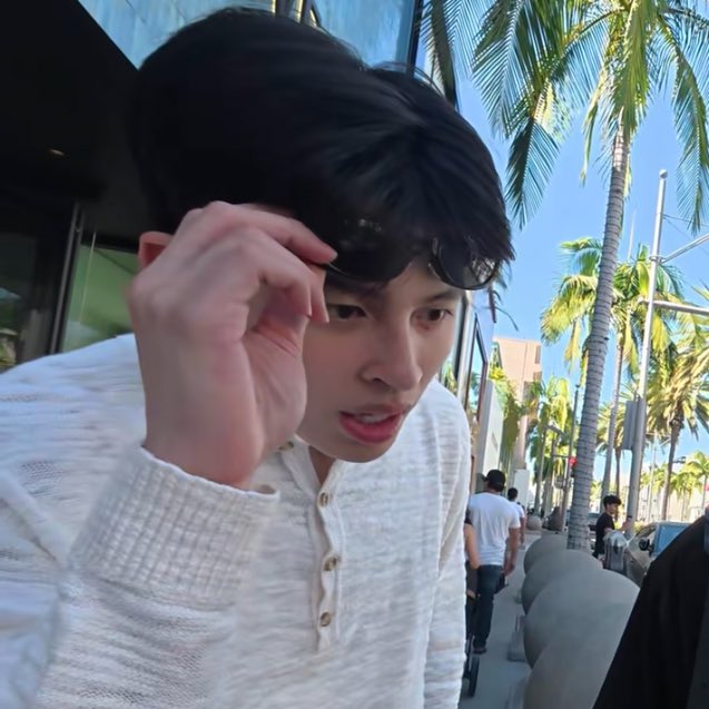 แล้วชอบปอนด์จังหวะยกแว่นเช็ครูปมาก555555555555555555น่ารักกก