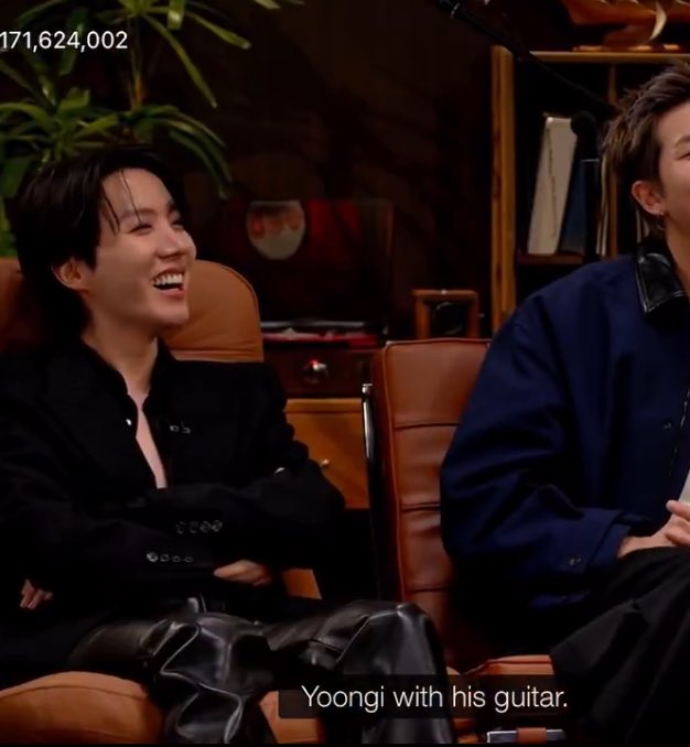 fruttolosope's tweet image. 🐿️: “yoongi with his guitar” OH HOSEOK I KNOW I KNOW HOW YOU FEEL