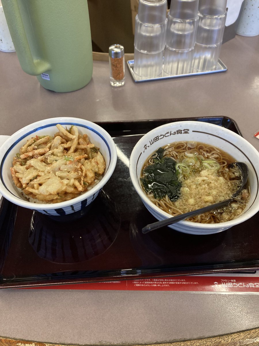 今日は祝日だったのねん…
ファミリー沢山の山田うどん