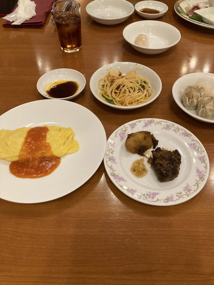 kubo_wolf's tweet photo. 結婚記念日なのでランチビュッフェ🍖

早8年💍 https://t.co/DYbUgZSQiC