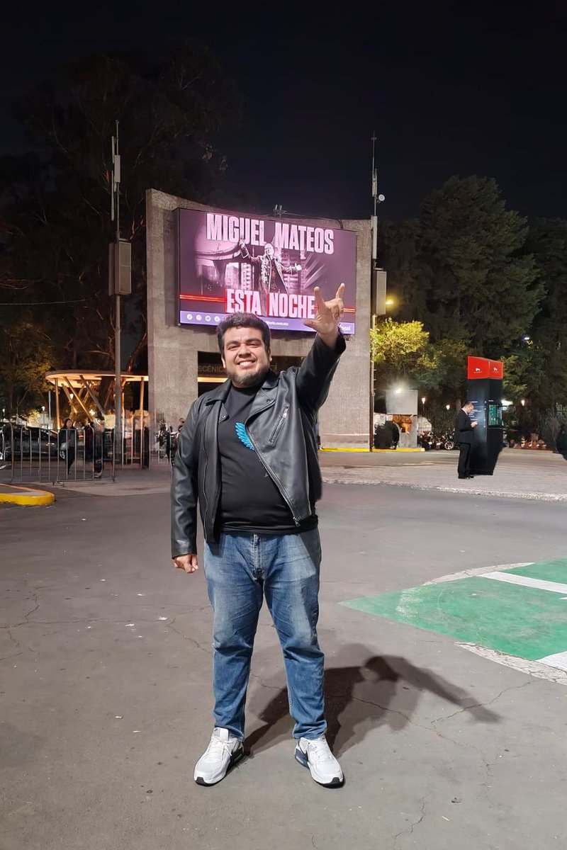 ArmandoGa's tweet photo. Ya soy tu tío el que pone rock en español https://t.co/Xd92uMLVZt