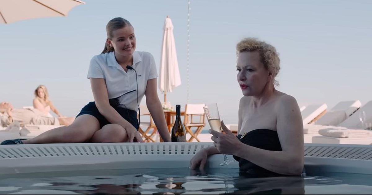 Discrepant tweet media