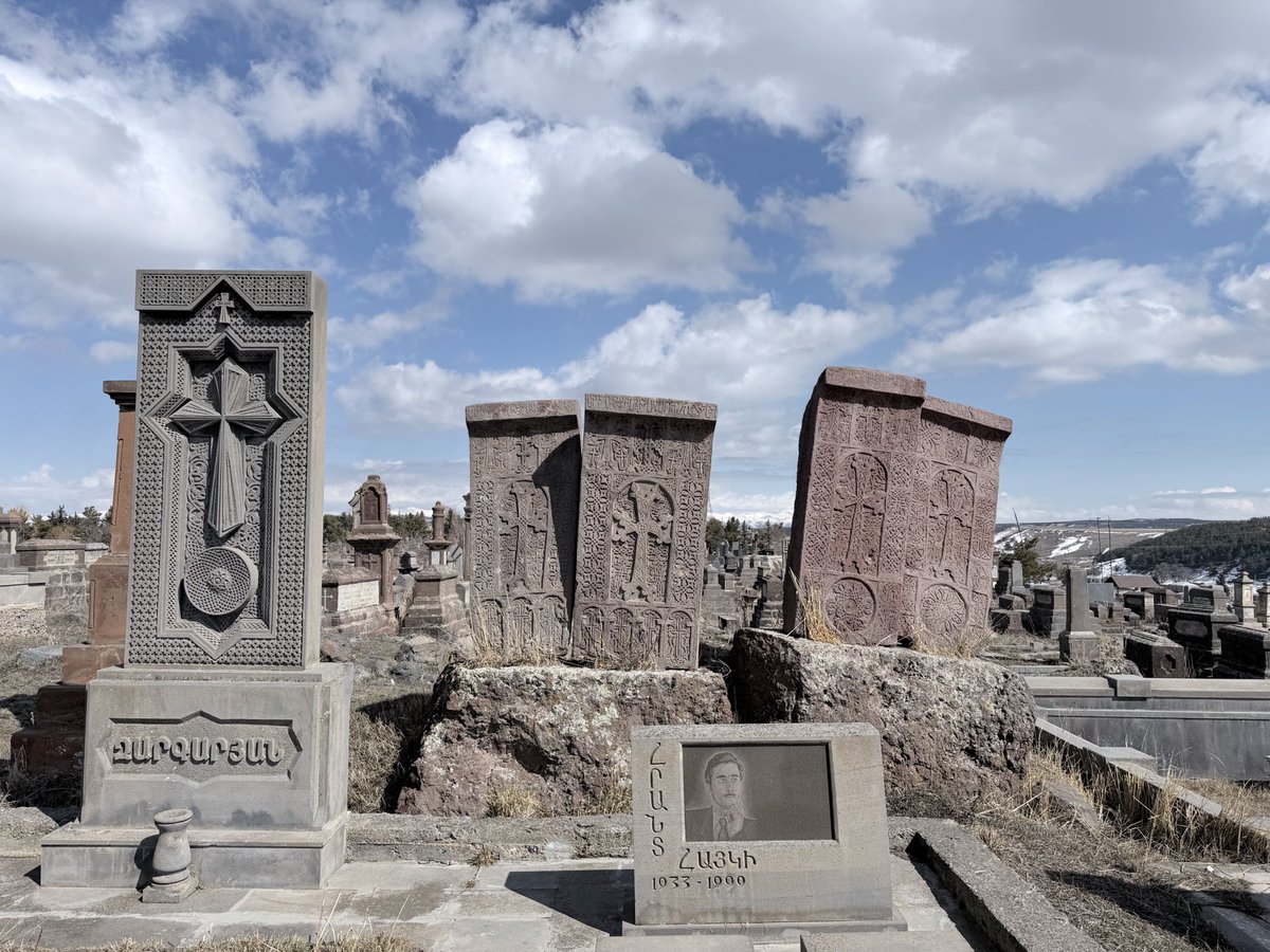 Kuri Koer tweet media