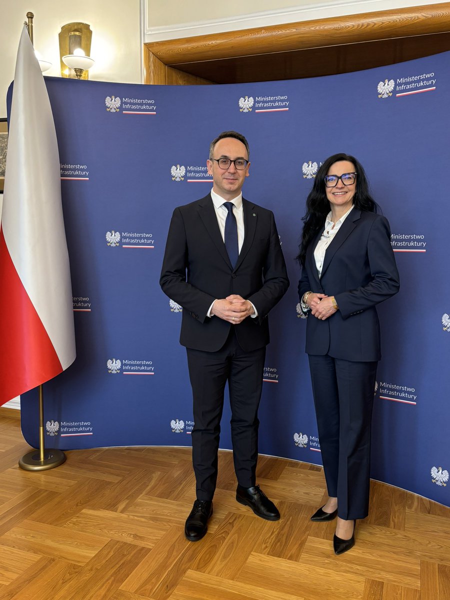 k_todorczuk's tweet photo. Wczoraj w @MI_GOV_PL dzięki uprzejmości Ministra @DariuszKlimczak przekazałam koncepcję i prośby o poprawę bezpieczeństwa na DK65 na obszarze zabudowanym gminy @grabowka oraz budowę trzech przystanków na linii kolejowej @PKP_PLK_SA nr.37 w gminie.
Dziękuję Panie Ministrze 💚 https://t.co/z2JpWS8PIm