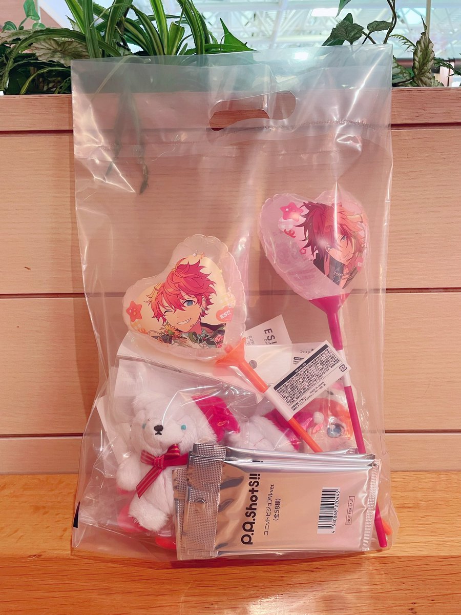 annu0518's tweet photo. 今日10:30回のおともだちも物販全振りして買えてなかったのあったから、10時回の宿命としてまじで代行しとけばよかった......申し訳ない気持ち......10時回しか人権ないものもあるってこと......

いや、10:30回物販全振りで在庫ないほうがおかしくないか🤔 https://t.co/3SHS6o1SG9