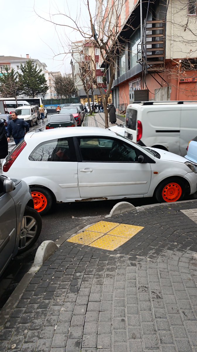 sulemine's tweet photo. Son zamanlarda biraz fazla mı bencillestik? Kendimizden başkasını hiç düşünemez hale mi geldik? Umarım bu hayatta zorlaştırdığınız yerden sınanırsınız. https://t.co/AYghJdOtT7