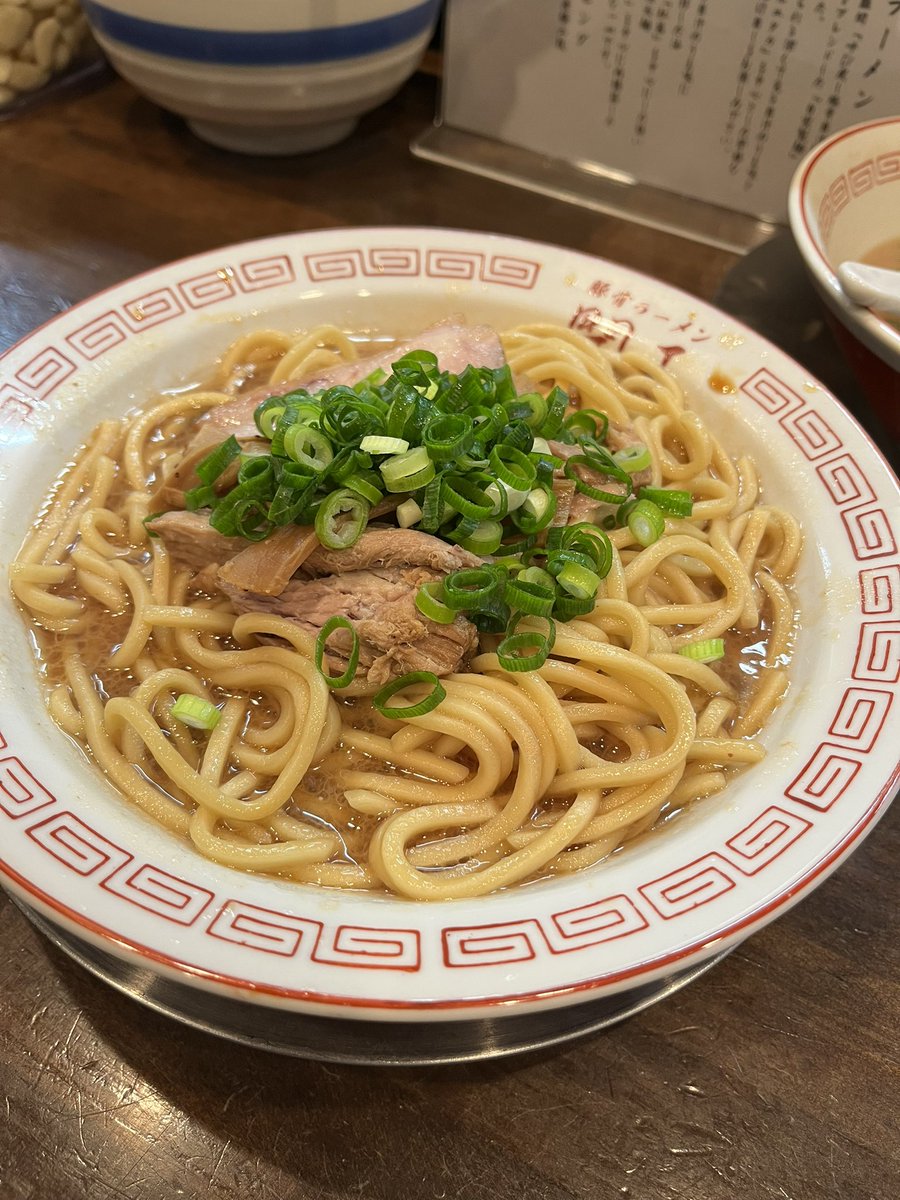本日の一杯
豚骨ラーメン開王🍜八王子

特製ラーメン&amp;皿豚骨

ﾏﾖﾀﾗﾆﾊｲ発動🤣やっと伺えた開王さん！到着するなり豚骨の良い香りが👍👍👍
呼び戻し豚骨スープとストレート自家製麺が相まってメチャクチャ旨い👍👍👍
次は生卵と🍚を追加だな🤣
大満足❣️ご馳走さまでした🙏