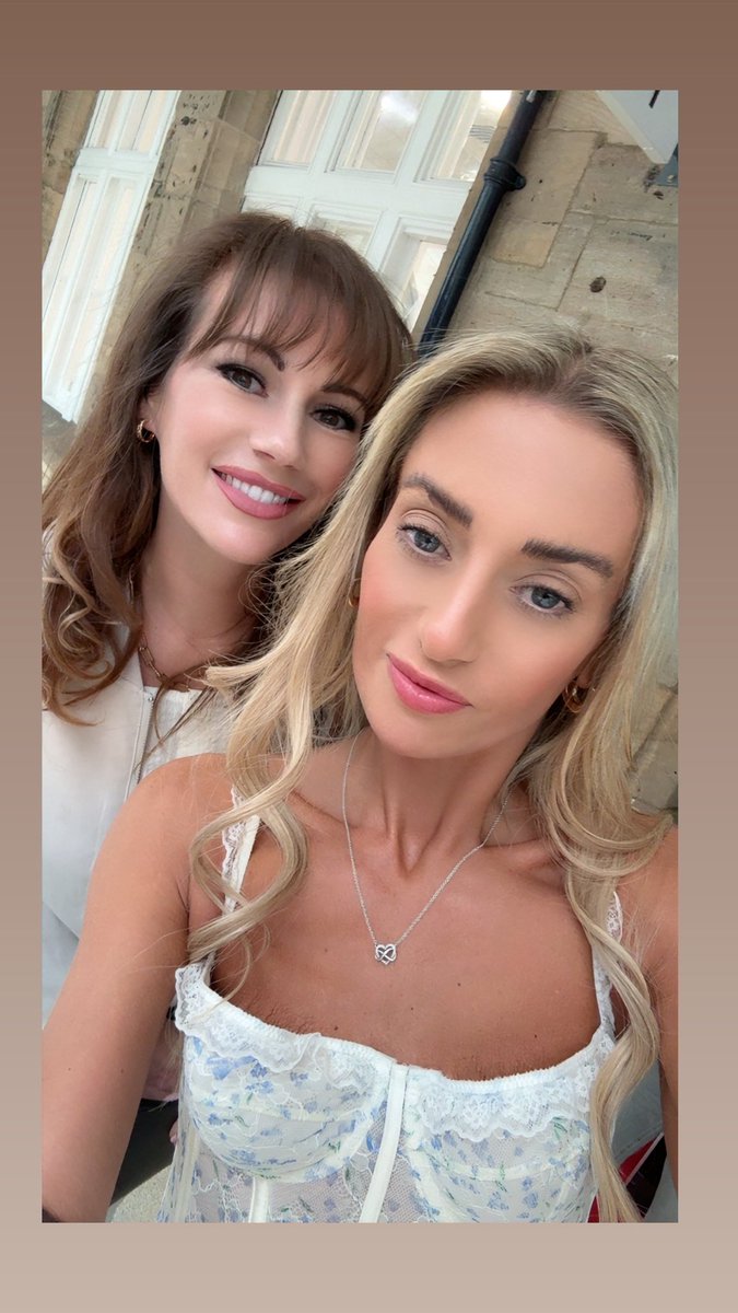 Annie_ruther's tweet image. EEEEKKKK my beautiful bestie gets MARRIED TOMORROW 👰🏽‍♀️🤵🏽‍♂️ #friday #saturday21stmarch #bestfriend