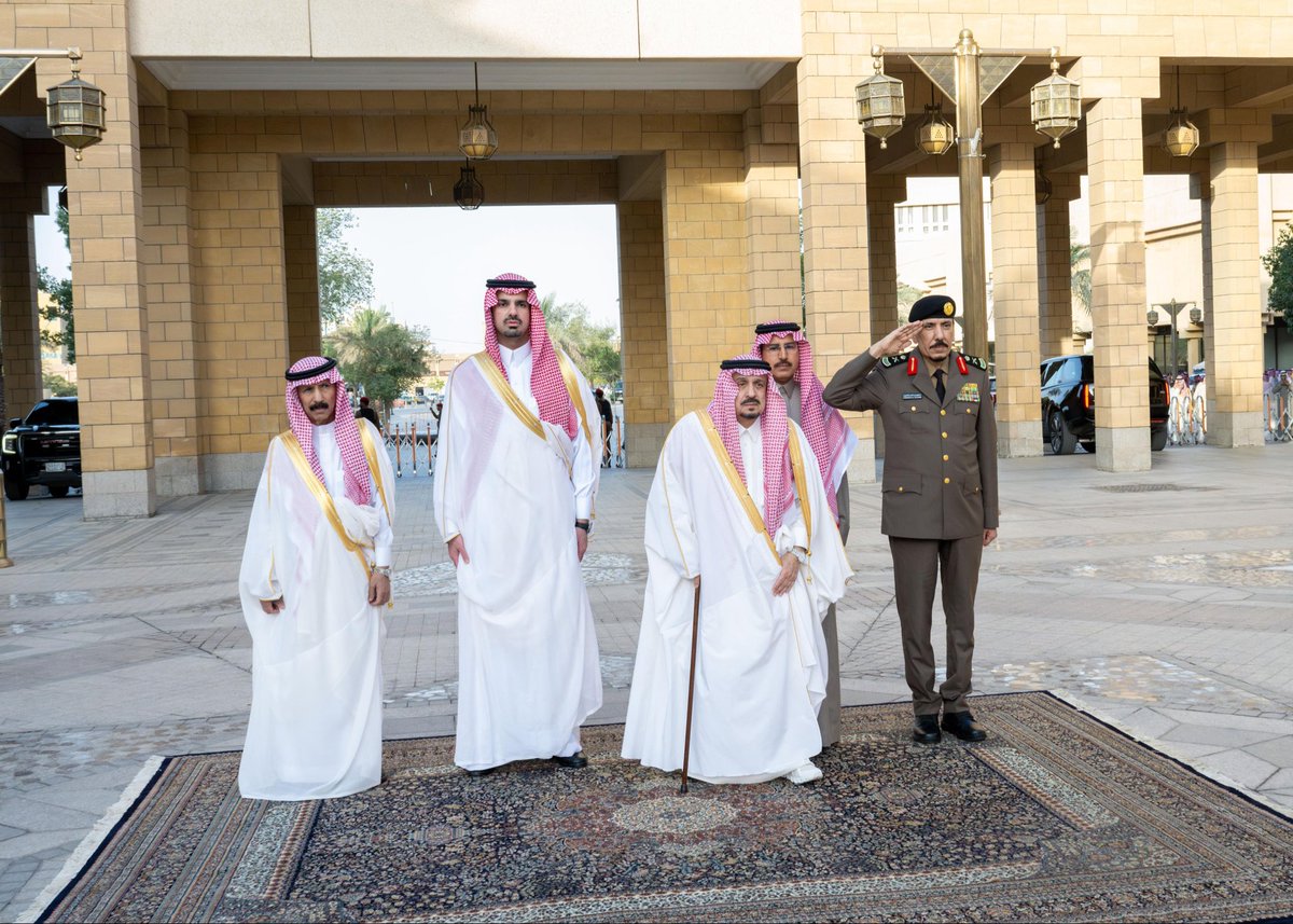 emara_alriyadh's tweet photo. سمو أمير منطقة #الرياض يستقبل المهنئين بعيد الفطر المبارك.
https://t.co/SFsIva7buj

#إمارة_منطقة_الرياض https://t.co/SCZyzR7sZy