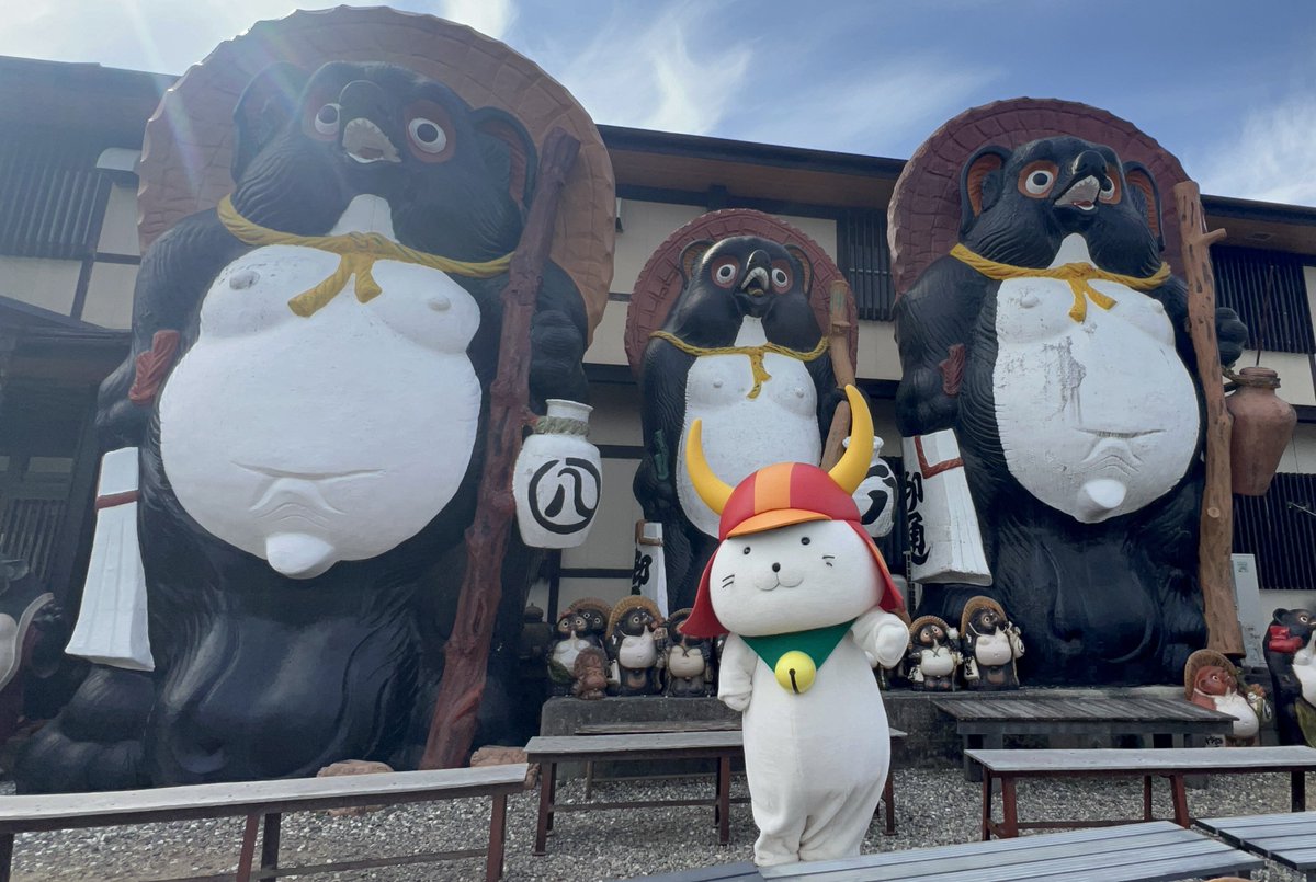 2026年3月20日

信楽陶苑たぬき村
『たぬき村 春まつり』②

少しの時間だったけど
お散歩してくれた🤗

大きな たぬきさん見て
驚く ひこにゃん🤭

大きな たぬきさんと😆