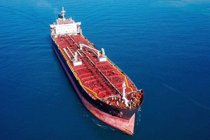 💥BREAKING:

An oil tanker operator reportedly paid Iran a $2 million fee for safe passage through the Strait of Hormuz on Wednesday. 

Iran is now charging select countries millions per tanker for safe transit through the strait.