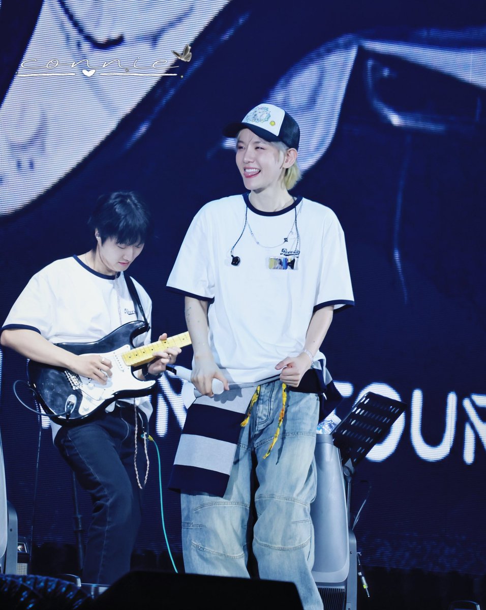 Connie_0507's tweet photo. 250608 서울 kspo

@B_hundred_Hyun @BAEKHYUN_INB100 
#BAEKHYUN #백현 
#Reverie #ReverieTour #ReverieSEOUL https://t.co/iDZTNauROc