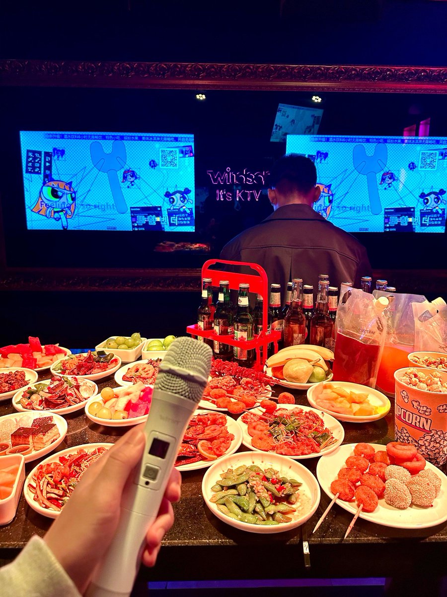 caitlin rosie tweet media