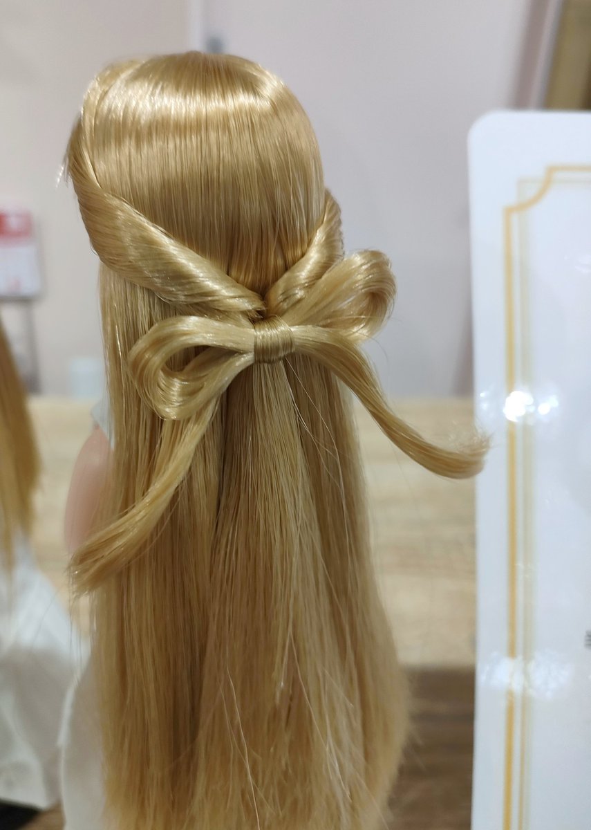 naba5n's tweet photo. 明日、ちいクロの3連休キャンペーンで有料ヘアアレンジあるらしいので見本を撮らせていただきました♪
（撮影許可いただいてます）
すごいね！これは自分では出来ないわ〜💦
 #リカちゃんキャッスルのちいさなクローゼット神戸三宮 https://t.co/jHfiqsvoeu