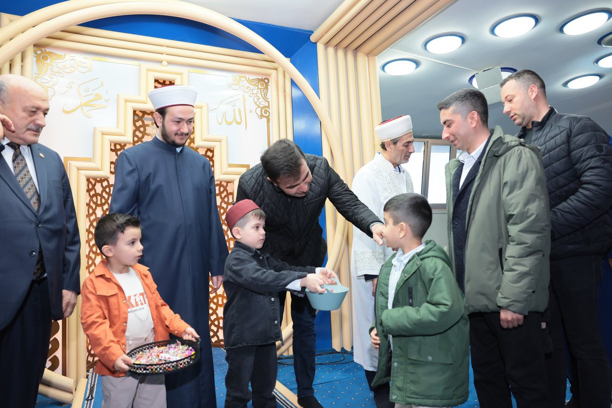 Vali Yardımcımız Sayın HüseyinAydın; ilimiz Milletvekilleri Sn. Süleyman Karaman ve Sn. Mustafa Sarıgül, Belediye Başkanı Sn. Bekir Aksun, 3. Ordu İdari Kurmay Yarbaşkanı Tuğg. Sn. Mehmet Zeki Eren, EBYÜ Rektörü Prof.Dr. Sn. Akın Levent, Vakıflar Genel Müdürü Sn. Sinan Aksu ve il