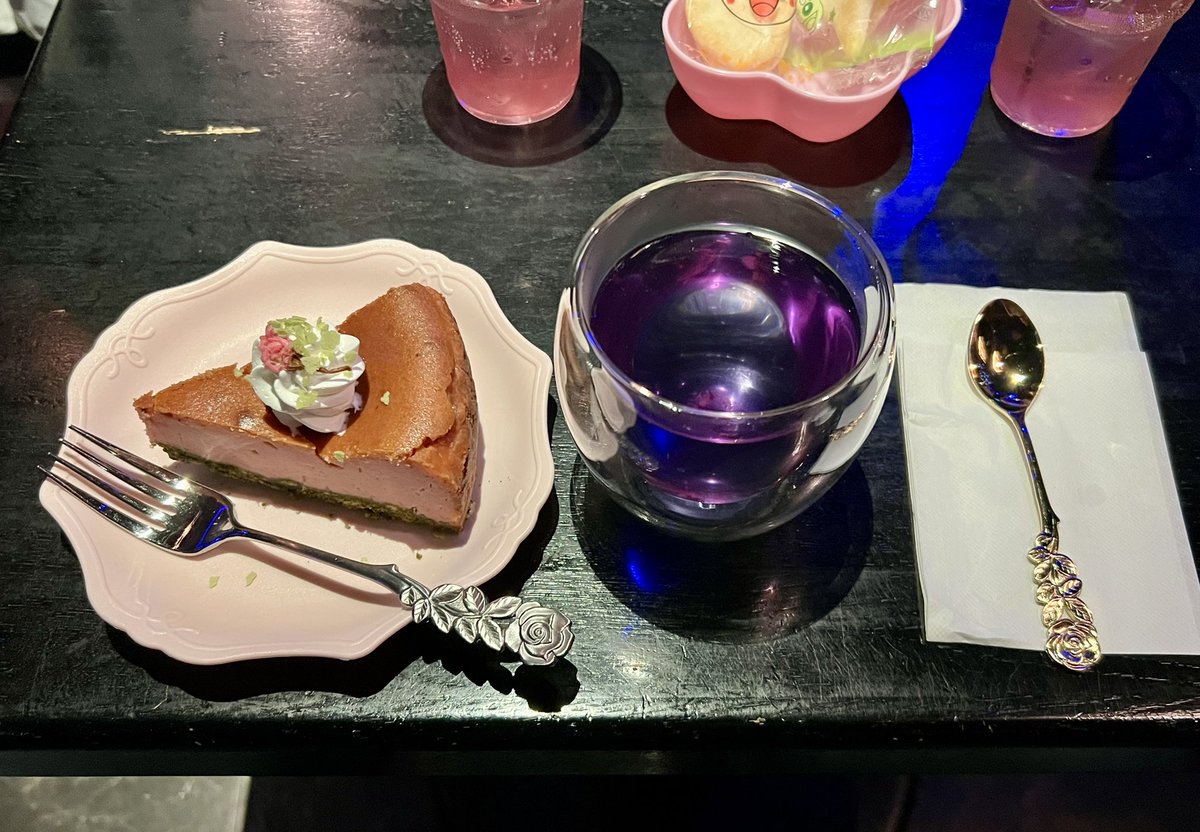 mabo_sweets's tweet photo. メガネメイドスナックのばら

春のてりたま&amp;こんぶサラダ
桜と抹茶のチーズケーキ

 #カフェ #カフェ巡り #メイドカフェ
#スイーツ #スイーツ巡り https://t.co/2WhtfCN368