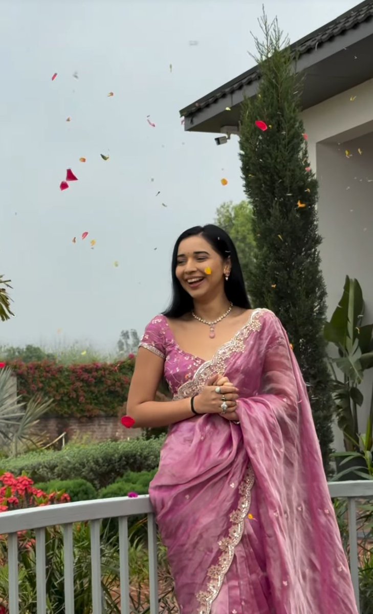 Anvii_10's tweet photo. Pink colour defines her beauty 💗🤌🏻🫶🏻#tanyamittal https://t.co/vxkSjHghzJ