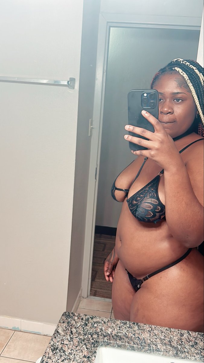 Pretty Thick Chocolate tweet media