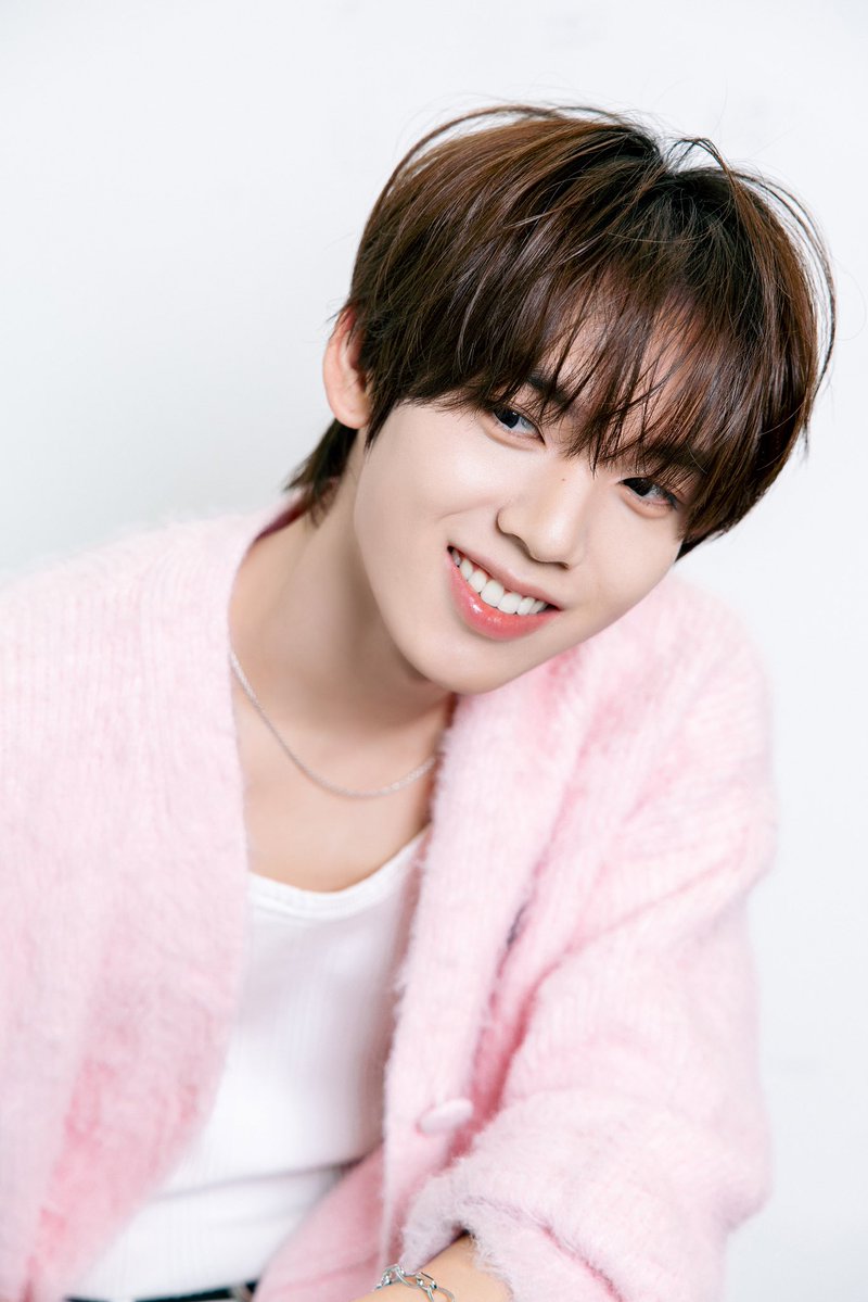 han yujin pics tweet media