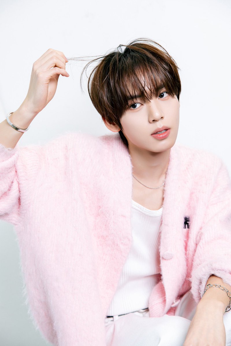 han yujin pics tweet media