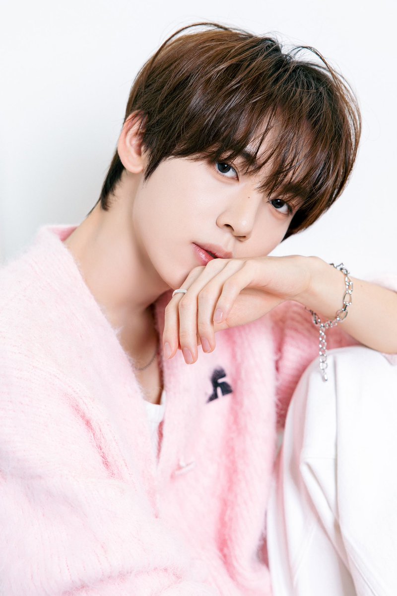 han yujin pics tweet media