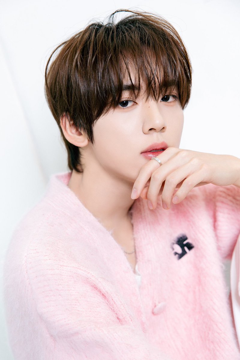 han yujin pics tweet media