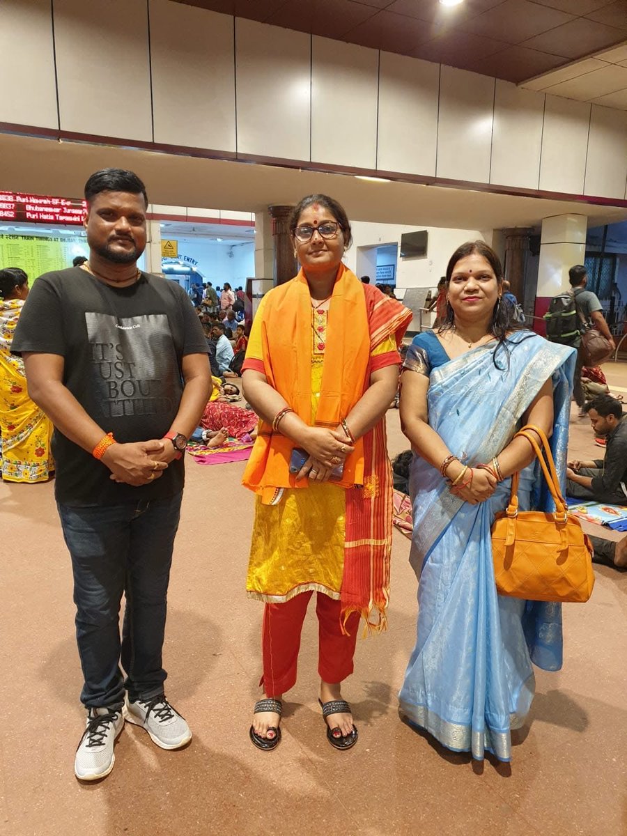 LipaDas5's tweet photo. Happy birthday Arti singh Didi (BJP National mahila morcha secretary )…. Wish you Many many returns of the day 💐💐💐💐🙏🙏🙏🎂🎂🎂❤️❤️ @ArtiSin03041880 https://t.co/hSLdXOlUHc