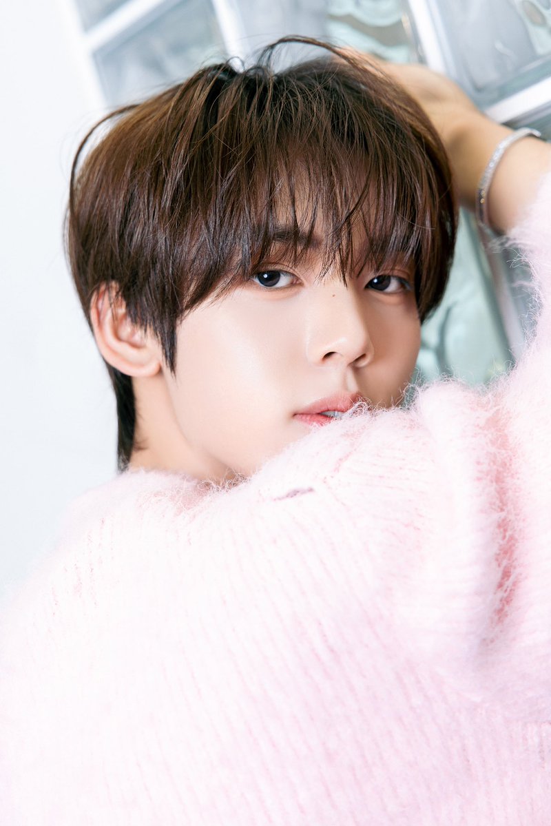 han yujin pics tweet media