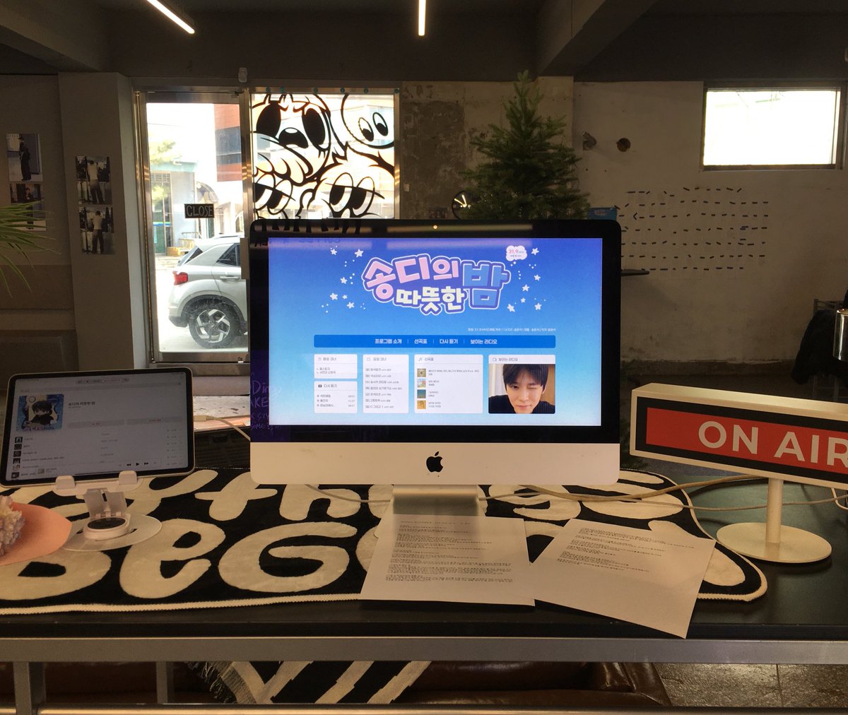 319euneun's tweet photo. 젤 오고 싶었던 생카♥
라디오 컨셉 넘 좋구 디피 졸귀
럭드 위시 다 나와서 넘 행복해 ㅠ0ㅠ
액자 나왔어요! 제 액자임돳ㅋ
은석아 생일 축하해♥ ( D+1 )
#송디의_따뜻한_밤 https://t.co/3sDrKzHSL5