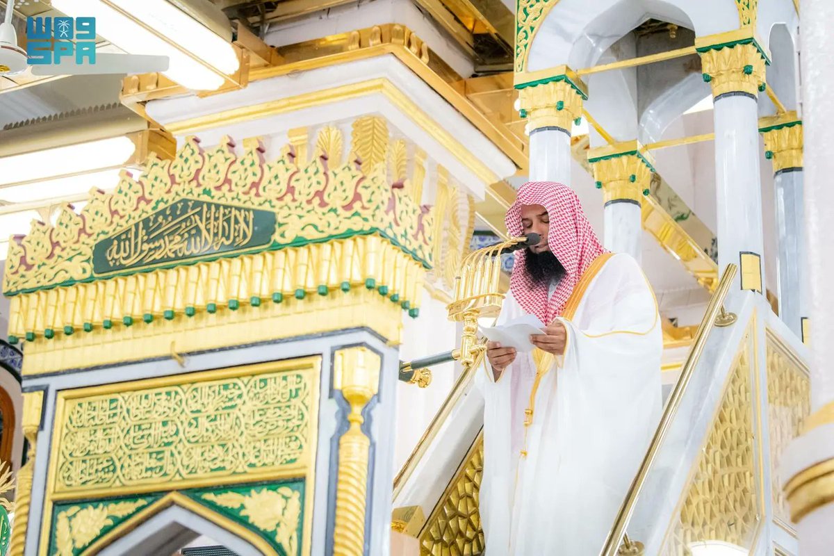 SaudiNewsFR's tweet image. 🇸🇦 Le gouverneur d'Al #Madinah, le Prince Salman Bin Sultan, a effectué la prière d'Al #Aïd à la mosquée Prophétique en présence des Imams du Masjid An-Nabawy et d'érudits. Des millions de fidèles recensés cette matinée dans la mosquée, l'esplanade et les alentours.