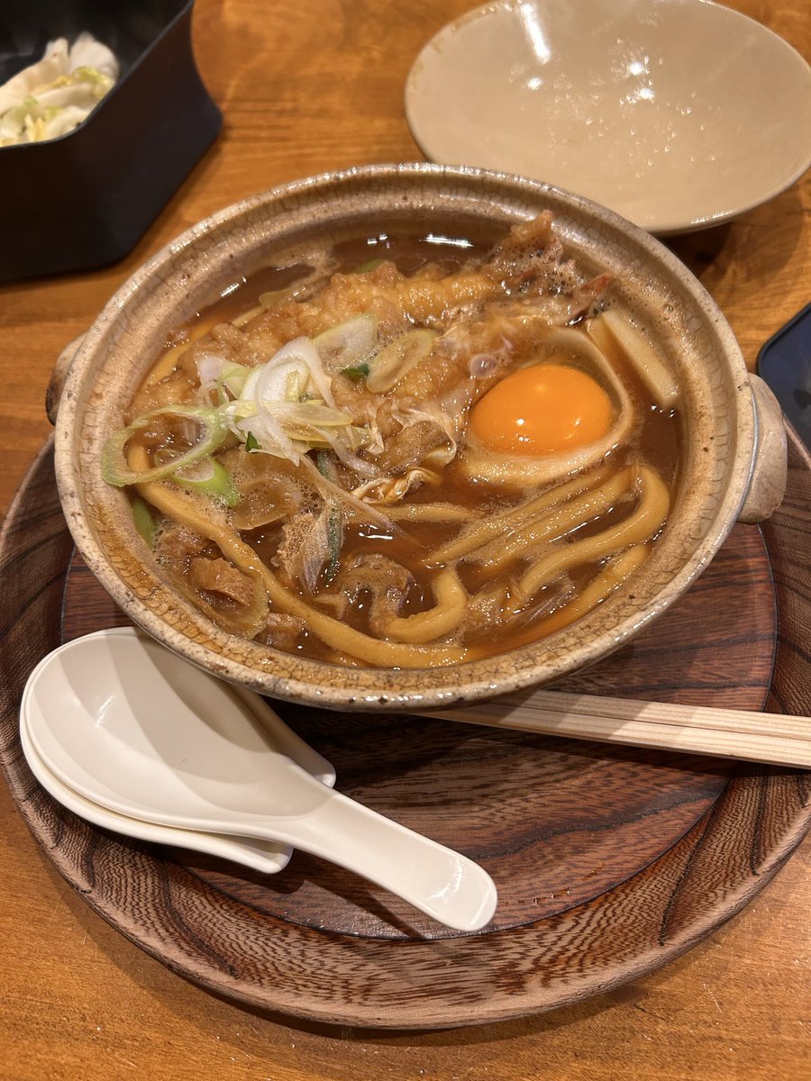 名古屋到着！！

念願のコーギーと戯れ、
味噌煮込みうどん食べる！