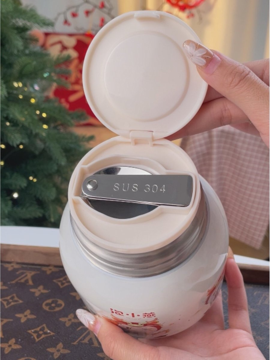 Megan Lyons tweet media