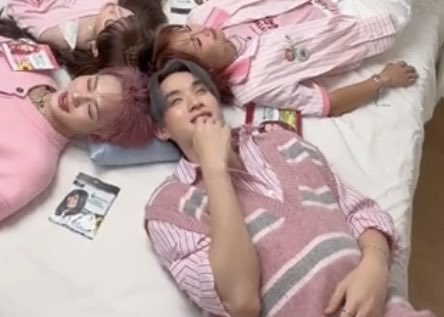 ดีนี่ ྀིซัง tweet media