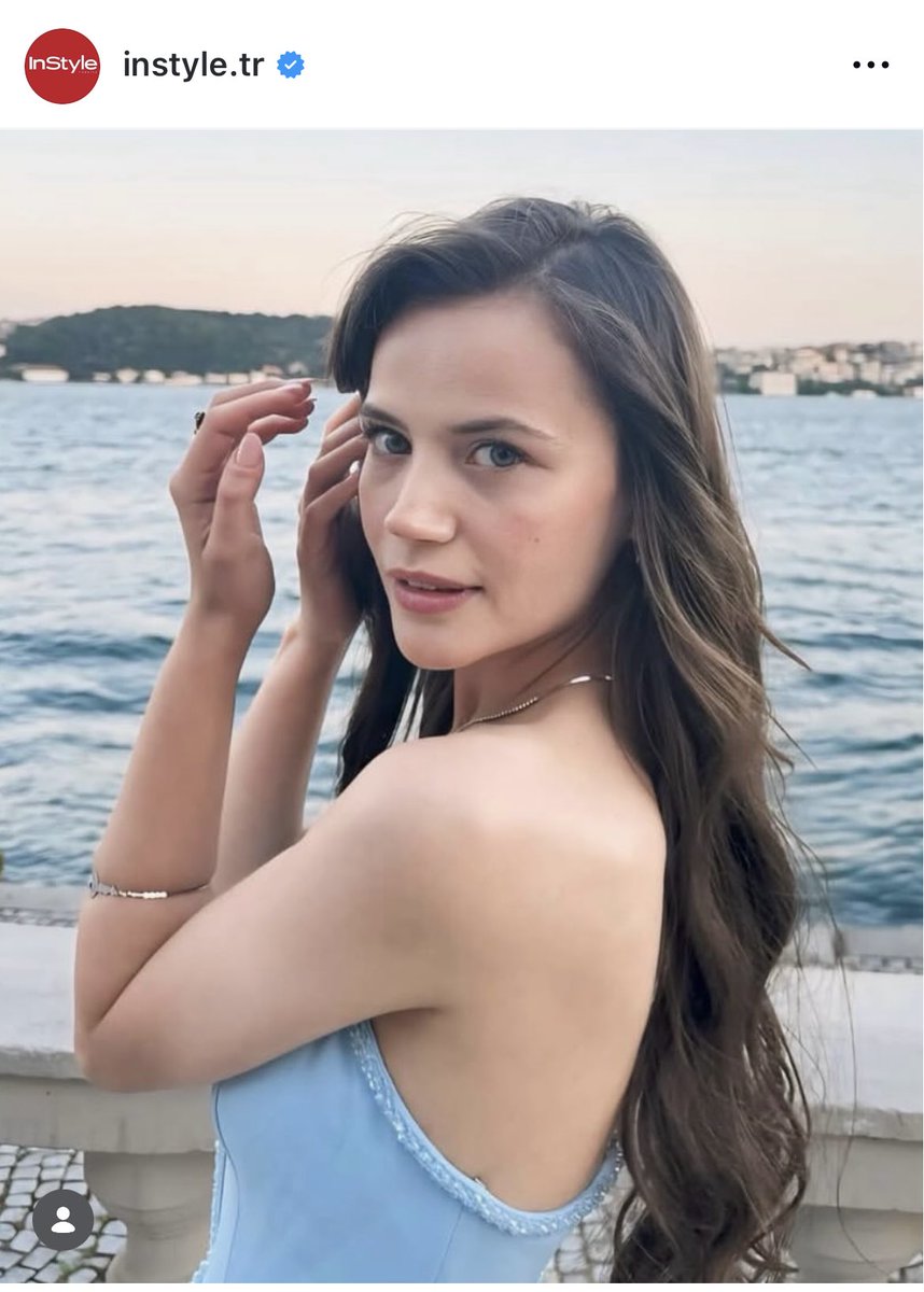 Happy Friday everyone 🌷♥️
#YağmurYüksel